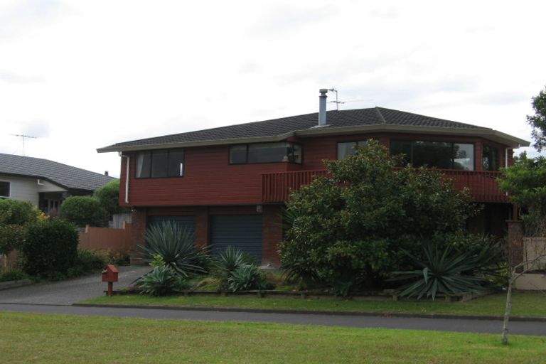 Photo of property in 1/33 Deanna Drive, West Harbour, Auckland, 0618