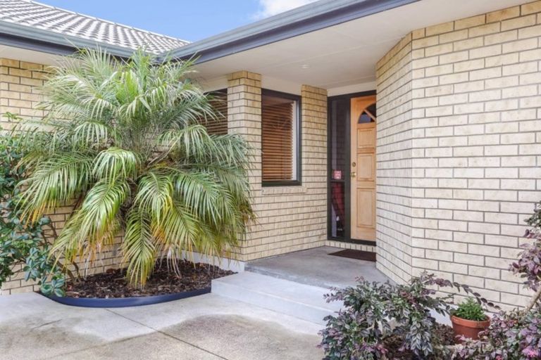 Photo of property in 16 Warriston Avenue, Waiuku, 2123