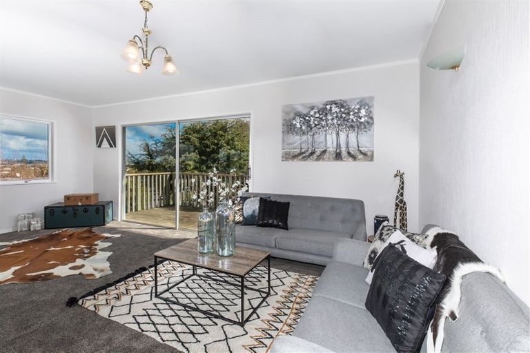 Photo of property in 82 Ravenwood Drive, Forrest Hill, Auckland, 0620