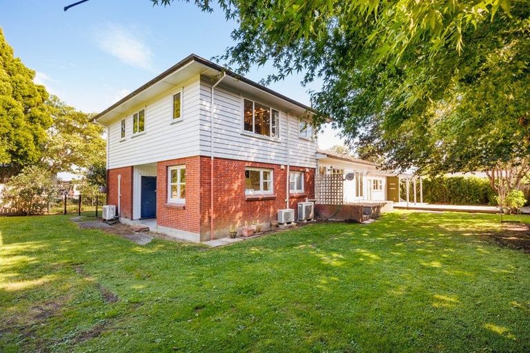 Photo of property in 27 Saint Albans Avenue, Hokowhitu, Palmerston North, 4410