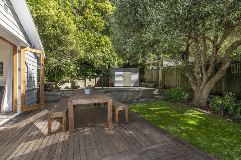 Photo of property in 57 Garden Road, Northland, Wellington, 6012