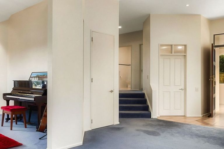 Photo of property in 21 Derry Hill, Churton Park, Wellington, 6037