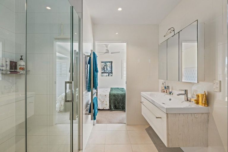 Photo of property in 7 Marellen Drive, Red Beach, 0932