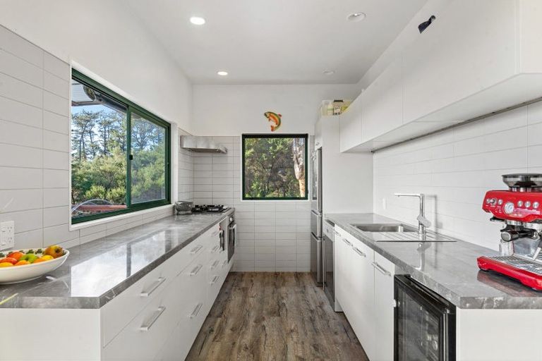 Photo of property in 200 Tawa Road, Kumeu, 0891