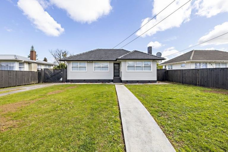 Photo of property in 19 Awatere Street, Clover Park, Auckland, 2023