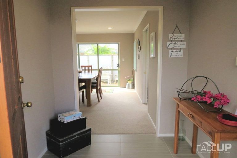 Photo of property in 22 Connemara Court, West Harbour, Auckland, 0618