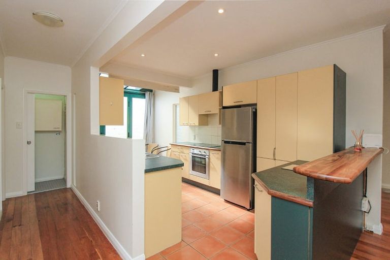 Photo of property in 43 Pembroke Road, Northland, Wellington, 6012