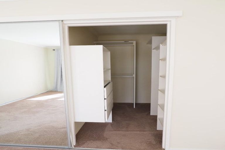 Photo of property in 9 Graven Court, Henderson, Auckland, 0612