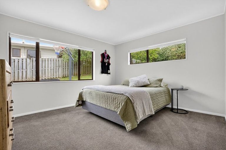 Photo of property in 17 Topliss Drive, Northcross, Auckland, 0632