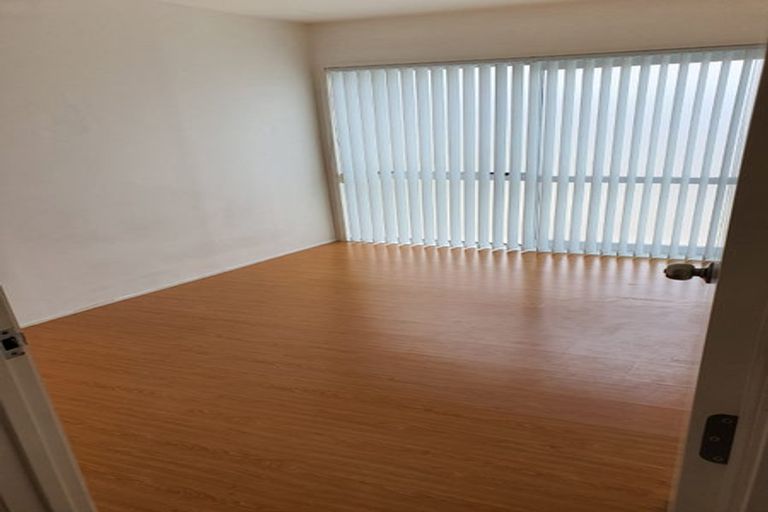 Photo of property in 23a Laurina Road, Sunnynook, Auckland, 0620