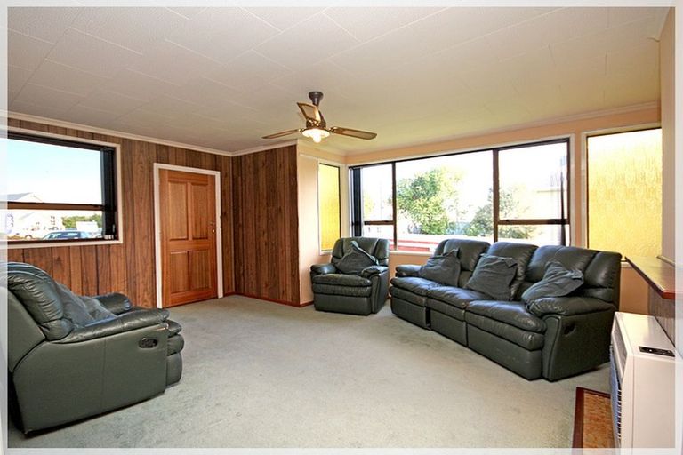 Photo of property in 17 Avenue Road, Foxton, 4814