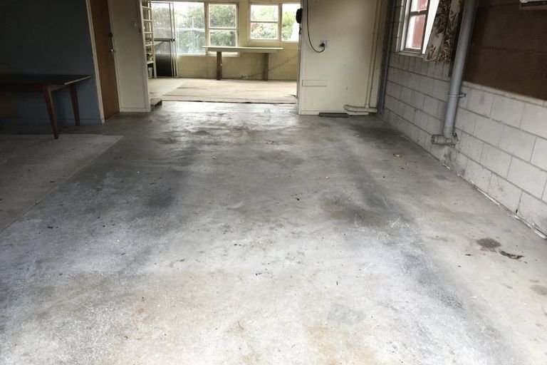 Photo of property in 12 Chelsea View Drive, Chatswood, Auckland, 0626