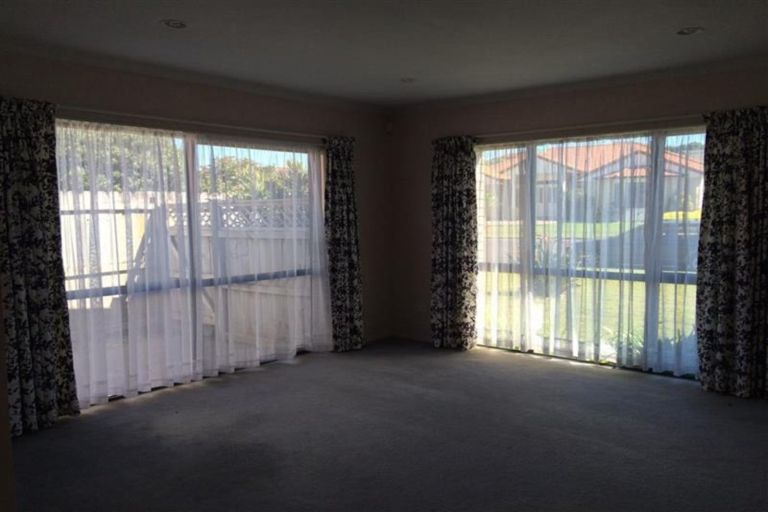 Photo of property in 1 Belcoo Crescent, East Tamaki, Auckland, 2013