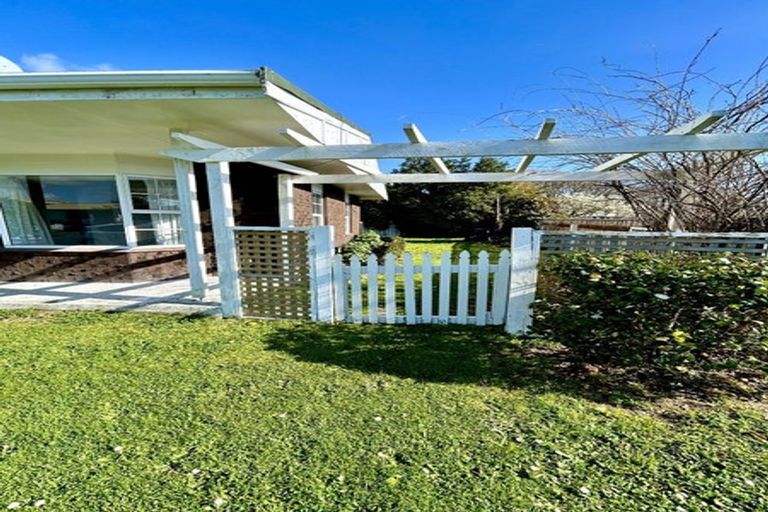 Photo of property in 68 Highbury Drive, Levin, 5510