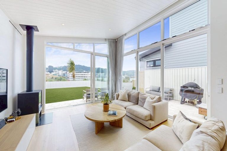 Photo of property in 57 Roxburgh Street, Mount Victoria, Wellington, 6011