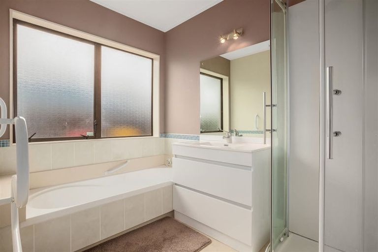 Photo of property in 60 Oxford Street, Tawa, Wellington, 5028