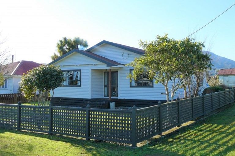 Photo of property in 15 Ohau Street, Dobson, Greymouth, 7805