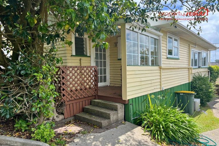 Photo of property in 1/12 Holiday Road, Stanmore Bay, Whangaparaoa, 0932