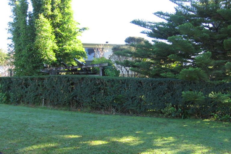 Photo of property in 1 Bridge Avenue, Te Atatu South, Auckland, 0610