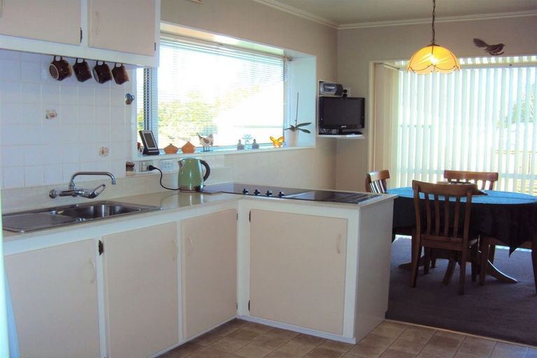 Photo of property in 58 Pembroke Street, Avondale, Christchurch, 8061