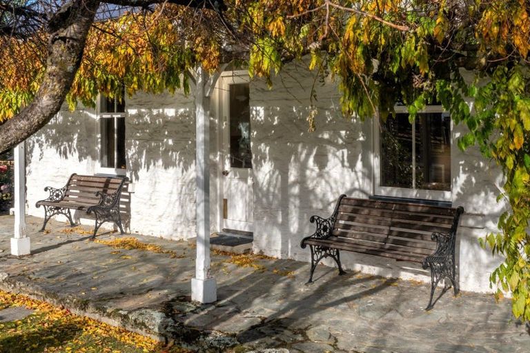 Photo of property in 16 Caernarvon Street, Arrowtown, 9302
