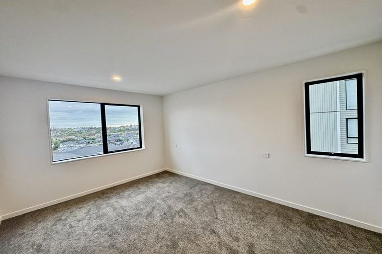 Photo of property in 23 Kerekin Drive, Oteha, Auckland, 0632