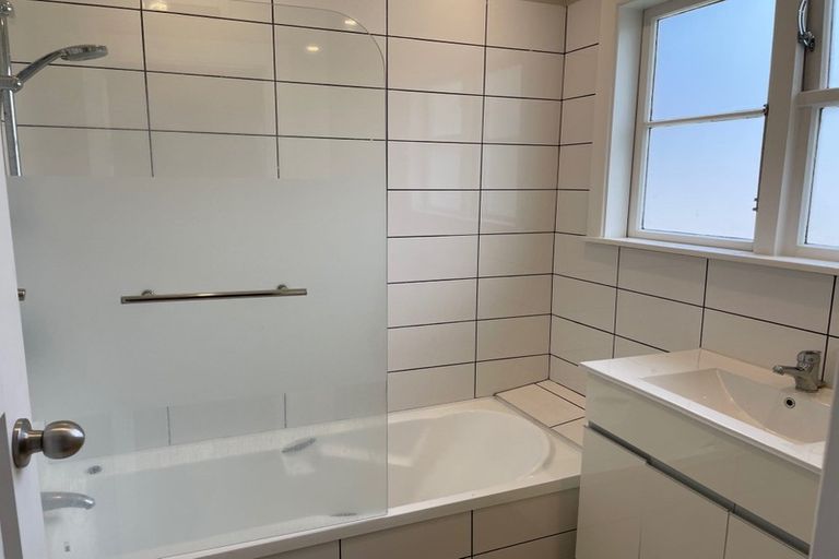 Photo of property in 25 Lees Road, Strowan, Christchurch, 8052