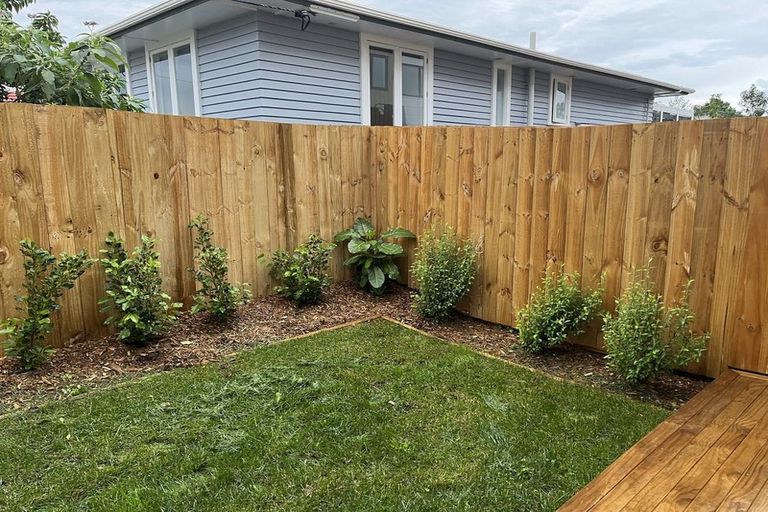 Photo of property in 3/11 Karamu Street, Te Atatu Peninsula, Auckland, 0610