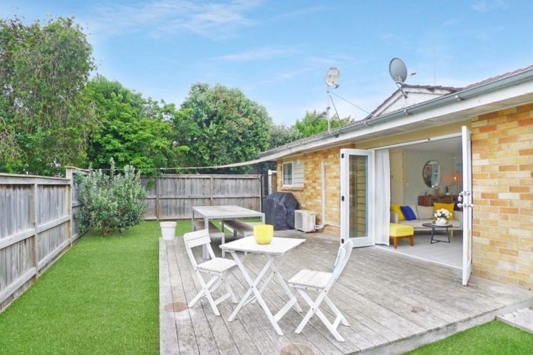 Photo of property in 25a Lidcombe Place, Avondale, Auckland, 1026
