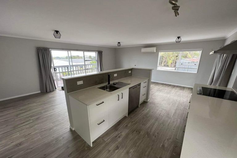 Photo of property in 330b Whangaparaoa Road, Stanmore Bay, Whangaparaoa, 0932