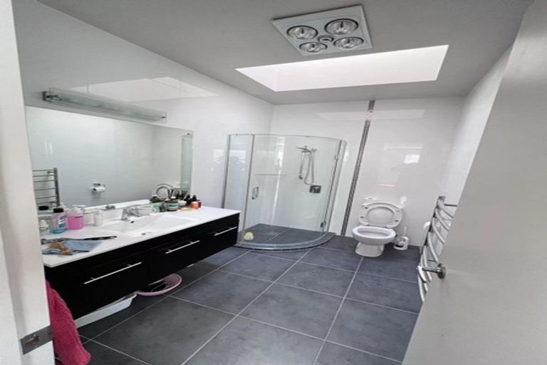 Photo of property in 3 Keating Rise, Northcross, Auckland, 0632