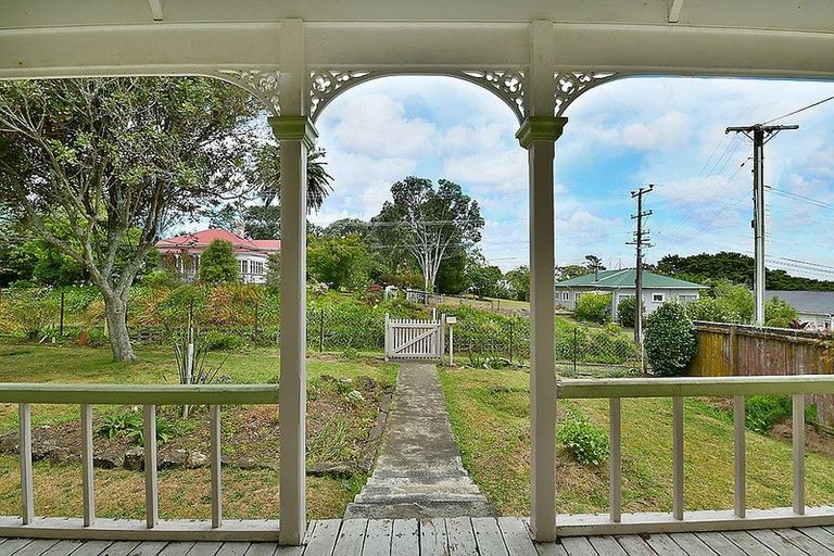 Photo of property in 14 Puriri Street, Helensville, 0800