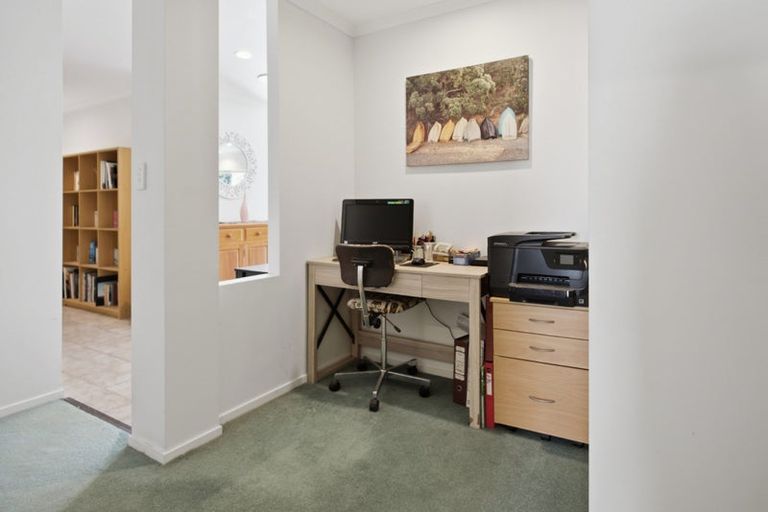 Photo of property in 18 Bateleur Close, Welcome Bay, Tauranga, 3112