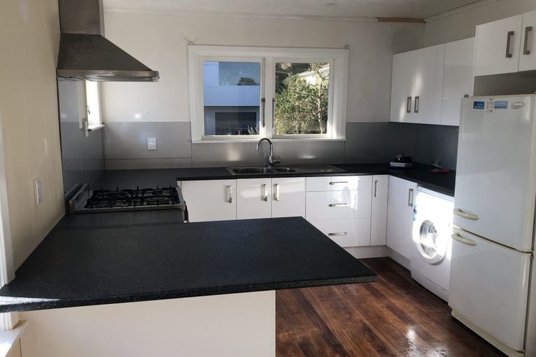 Photo of property in 6 Middlesex Place, Northland, Wellington, 6012