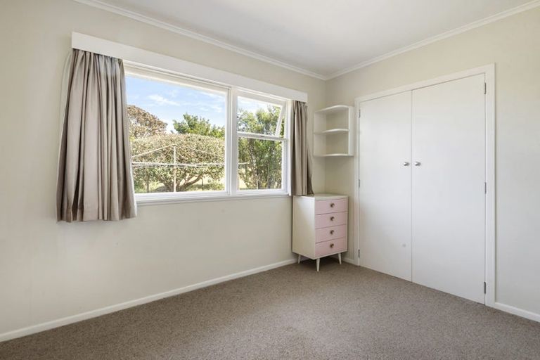 Photo of property in 13 Windsor Place, Windsor Park, Auckland, 0630