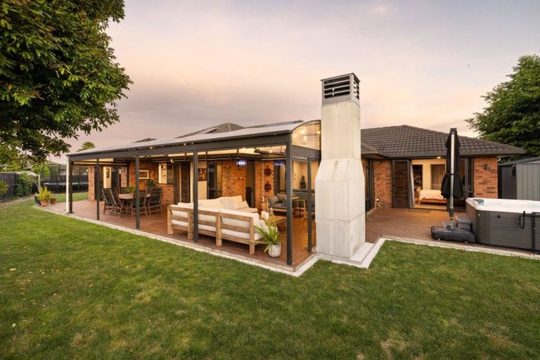 Photo of property in 32 Winchester Place, Rototuna North, Hamilton, 3210