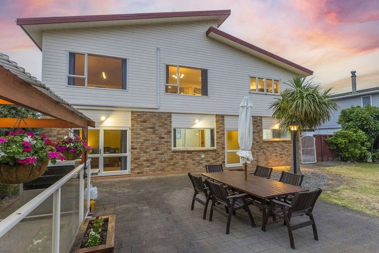 Photo of property in 14 Field Way, Waikanae Beach, Waikanae, 5036