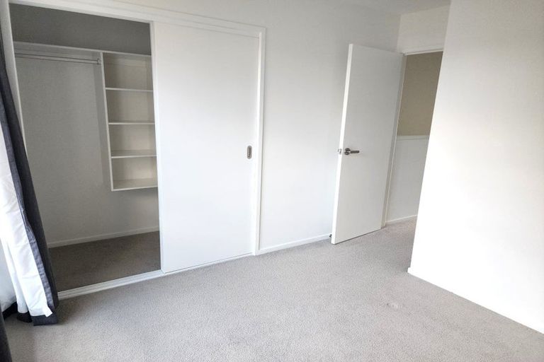 Photo of property in 40 Rauemi Way, Te Atatu South, Auckland, 0610