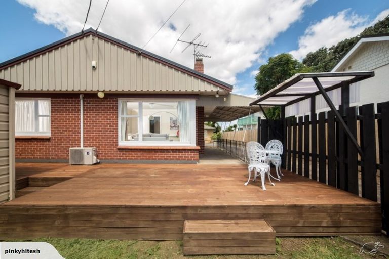 Photo of property in 17 Roslyn Road, Mount Wellington, Auckland, 1060