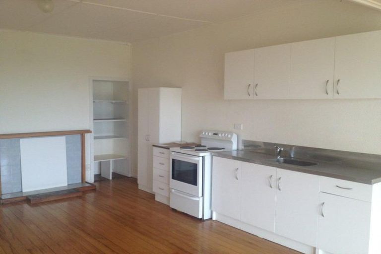 Photo of property in 77 Karaka Street, Castlecliff, Whanganui, 4501