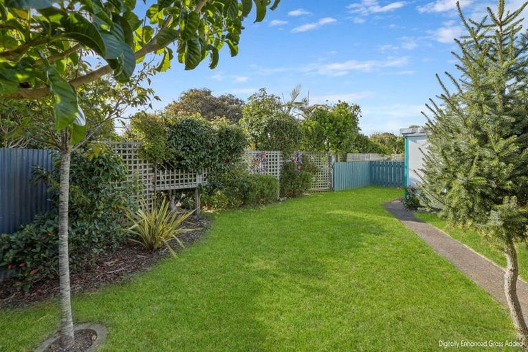 Photo of property in 25 Tainui Street, Castlecliff, Whanganui, 4501