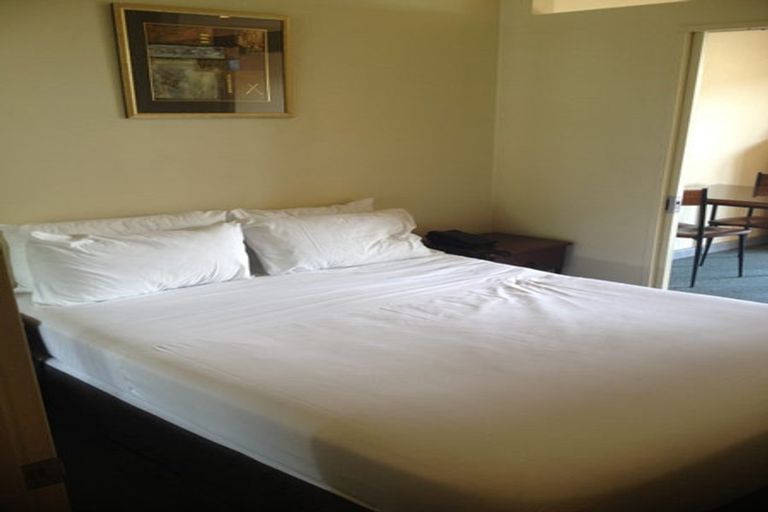 Photo of property in Atrium Towers, 5r/154 The Terrace, Wellington Central, Wellington, 6011