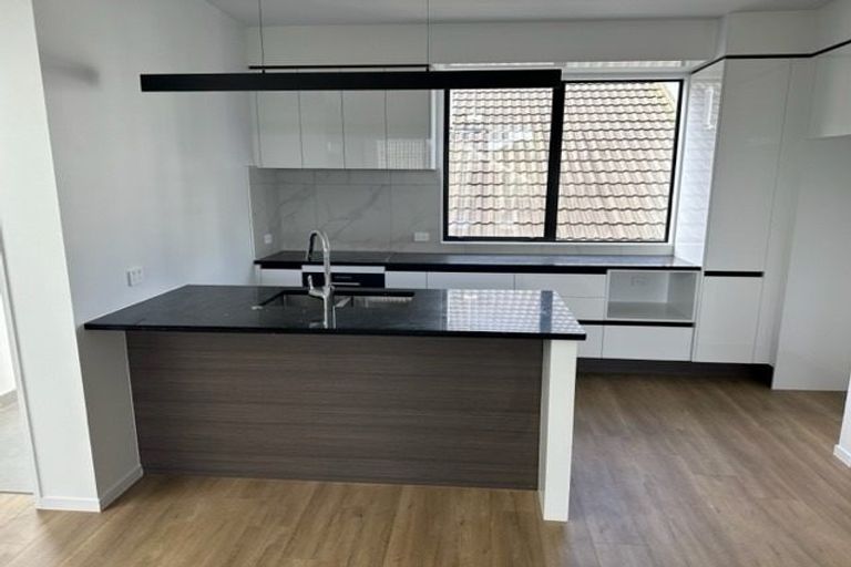 Photo of property in 2/45 Anzac Street, Takapuna, Auckland, 0622