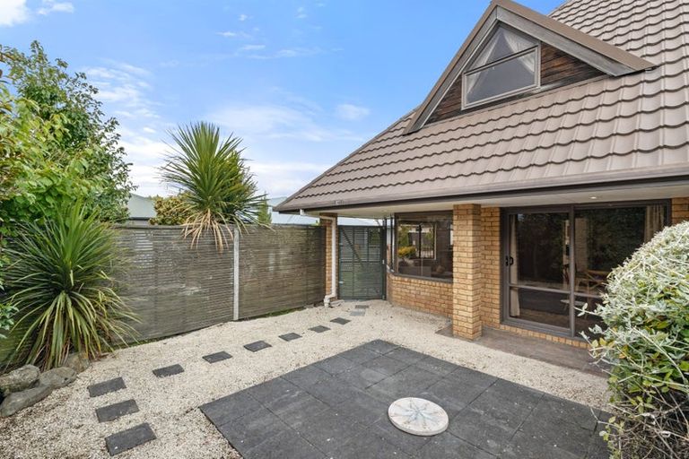 Photo of property in 2 Lantern Lane, Halswell, Christchurch, 8025