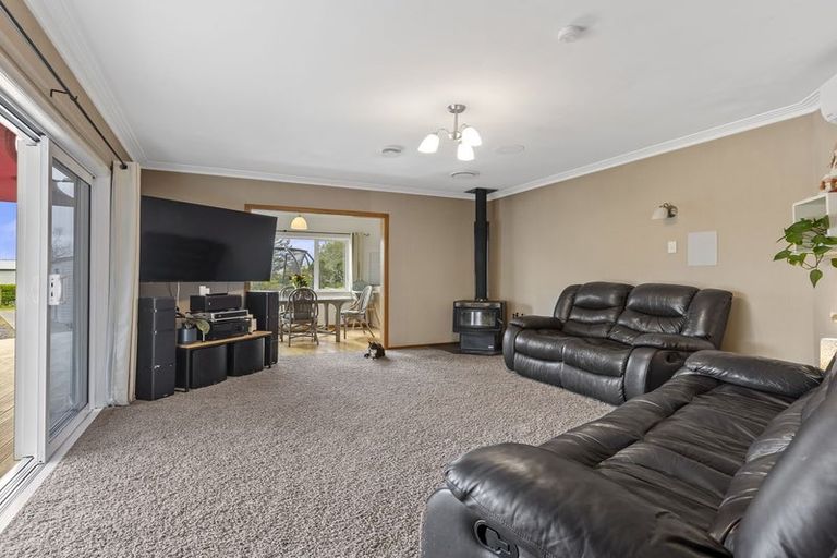 Photo of property in 325 Richmond Road, Lepperton, New Plymouth, 4373