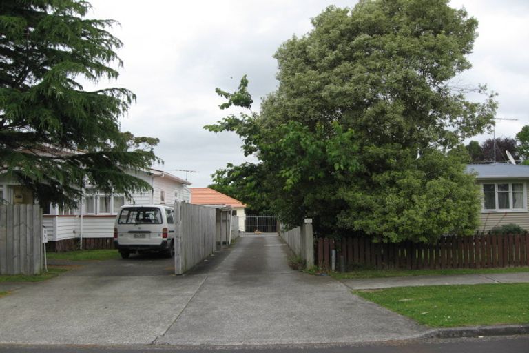 Photo of property in 10 Waiari Road, Conifer Grove, Takanini, 2112