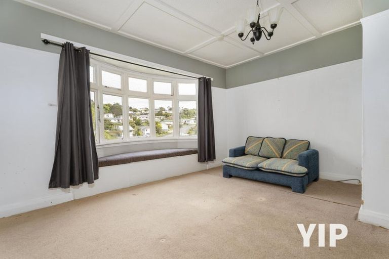 Photo of property in 190 Newlands Road, Newlands, Wellington, 6037