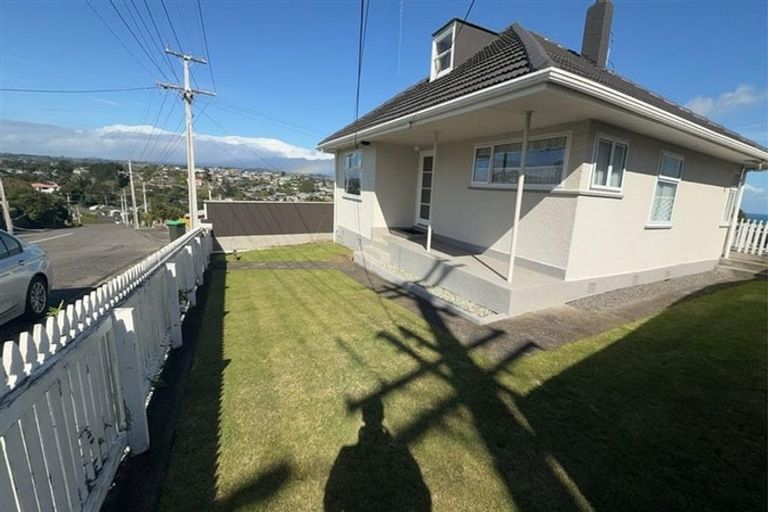 Photo of property in 19 Scott Street, Moturoa, New Plymouth, 4310