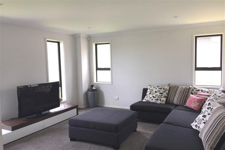 Photo of property in 8 Parkgrove Crescent, Pokeno, 2402