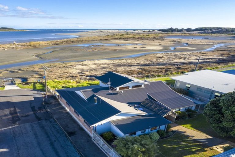 Photo of property in 9 Dawick Street, Foxton Beach, Foxton, 4815